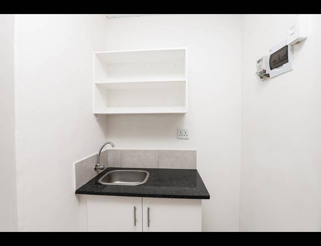 1,800M² APARTMENT BLOCK FOR SALE IN BULWER